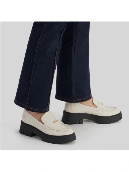 Coach Ruthie Loafer Chalk
Women 10.0 US - Picture 4 of 11